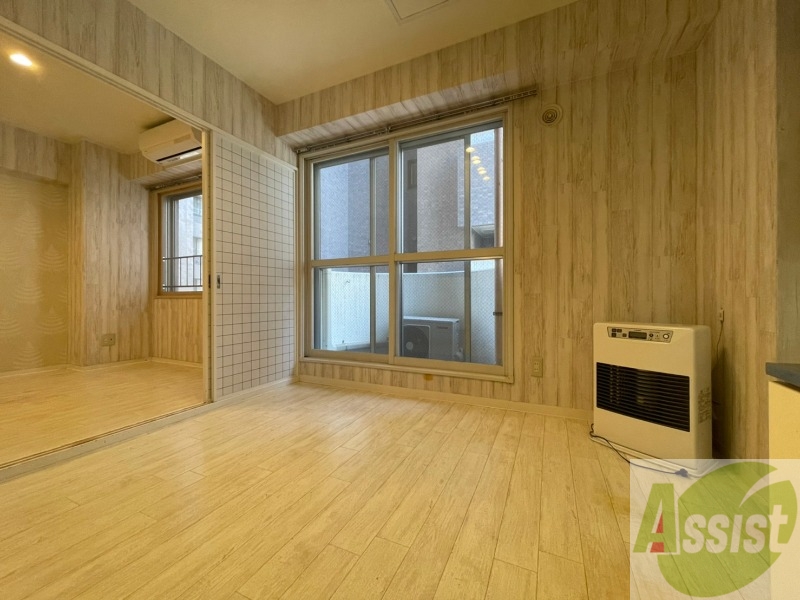 居室・リビング　フローリングと壁のカラーが明るい雰囲気ですね！