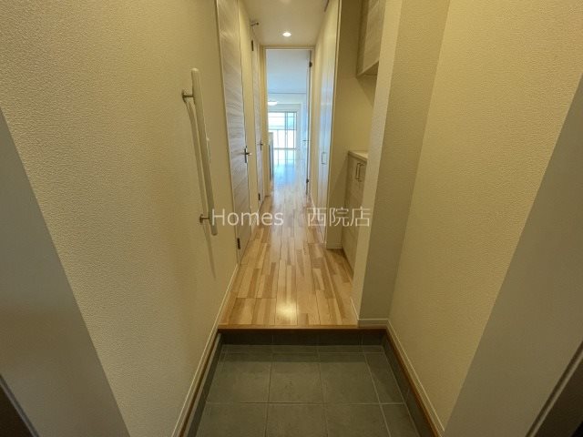玄関　別タイプのお部屋です