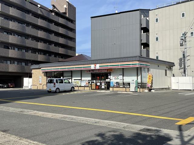 コンビニ　セブンイレブン 高辻葛野西通店（コンビニ）まで562m