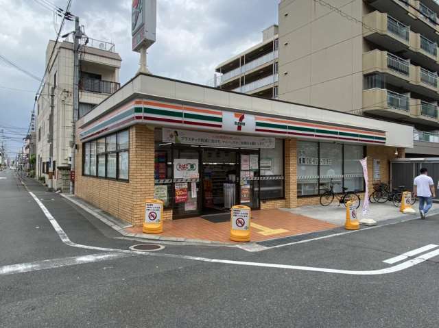 コンビニ　セブンイレブン（コンビニ）まで348m