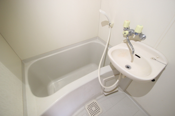 バス・シャワールーム　※別部屋の写真です