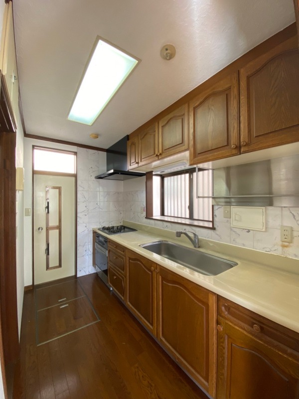 キッチン　コンパクトなキッチンで掃除もラクラク