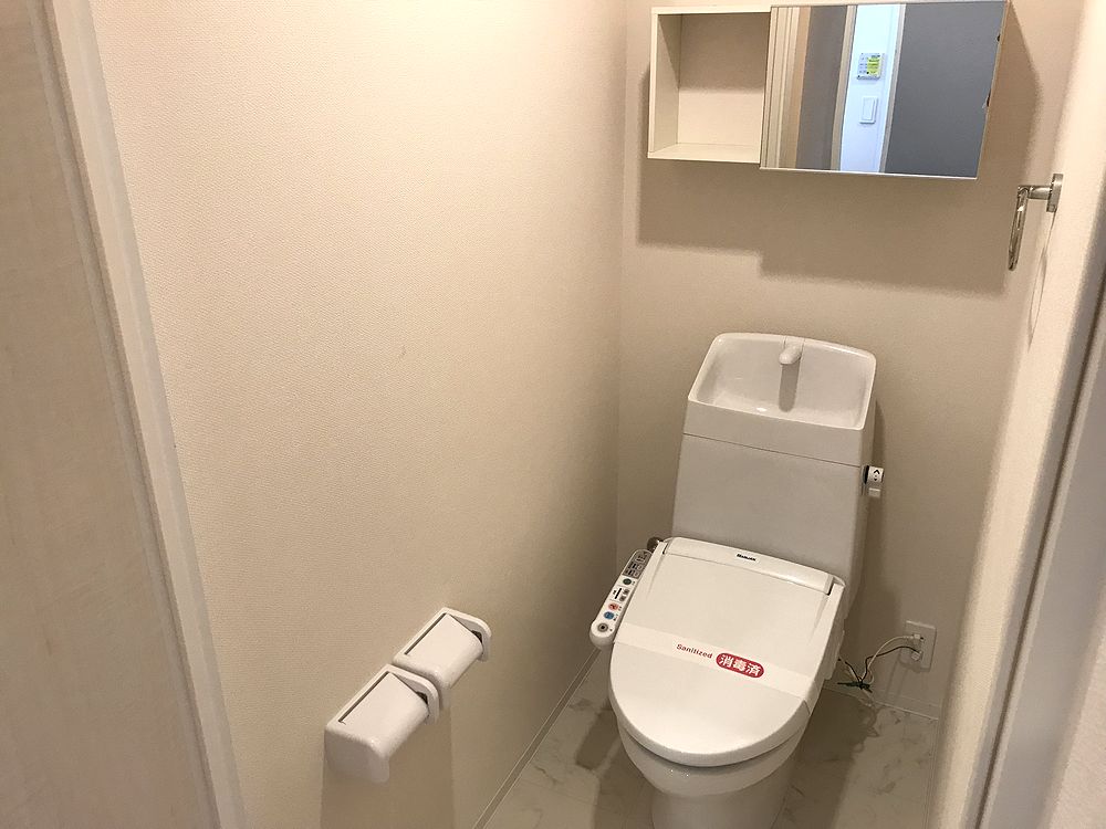 トイレ　※別部屋参考写真（反転）