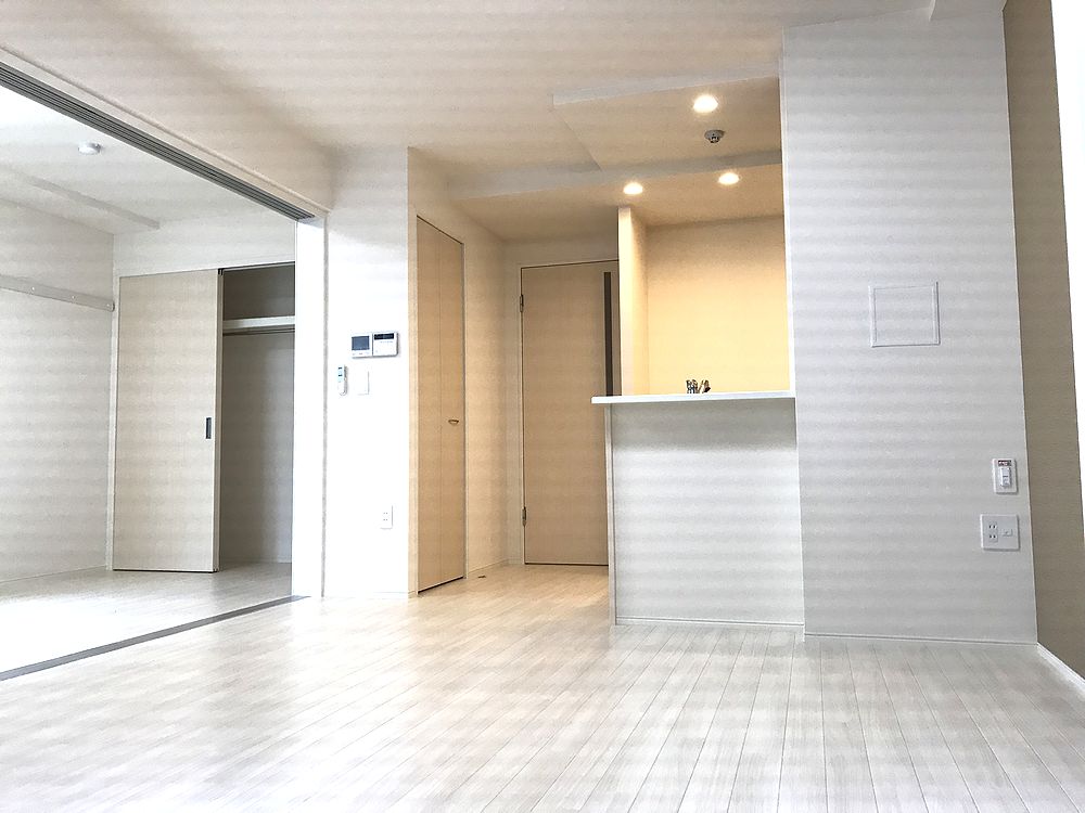 居室・リビング　※別部屋参考写真（反転）