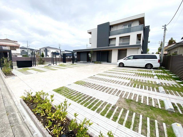 駐車場　駐車場