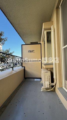 バルコニー　バルコニーからの眺めを楽しみながら食事をしませんか