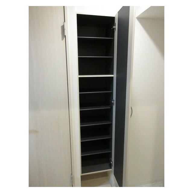 玄関　写真は202号室