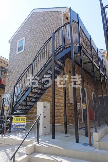 建物外観　レンガ調のオシャレな外観