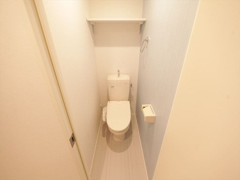 トイレ　温水洗浄暖房便座付トイレ　同型写真