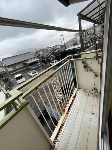 バルコニー　道路に面してなく、視界が広い