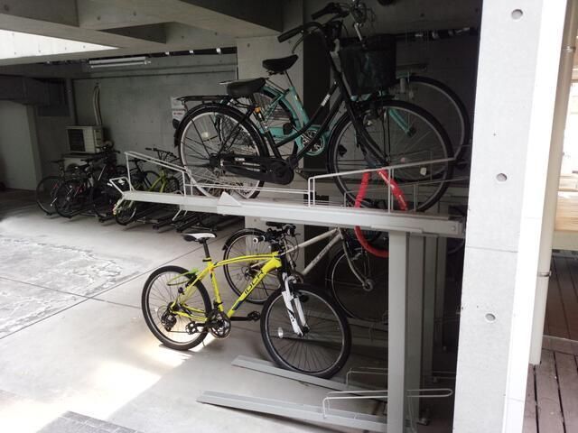 駐車場　■エレベーターホール