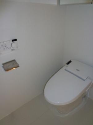 トイレ　★タンクレス温水洗浄便座★