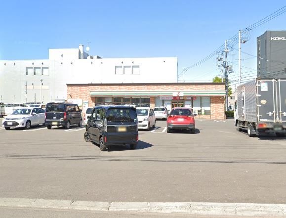 コンビニ　セブンイレブン東札幌5条4丁目店（コンビニ）まで377m