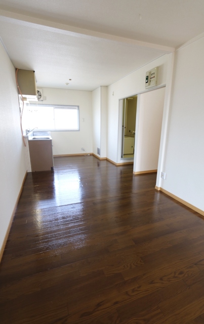 居室・リビング　１０．５帖の広々リビング☆