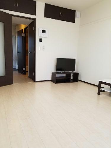 居室・リビング　広々としたスペースにクッションフロアを採用