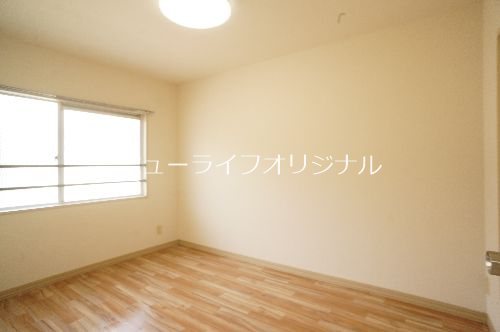 その他部屋・スペース　洋室には収納スペースがあるのでお部屋を広く使えます！