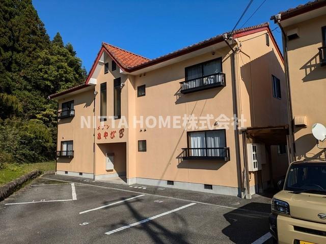 建物外観　角部屋★室内収納＆外部物置がついています＊