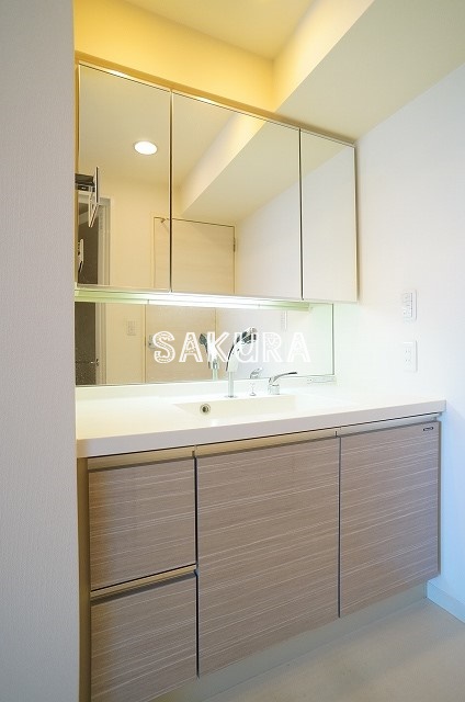 洗面設備　朝の身支度に欠かせない独立洗面台♪