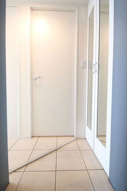 玄関　■モニタ付インターホン付き玄関■シューズラック■ダウンライト