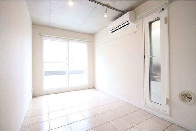 バルコニー　■二重サッシ■フロアタイル