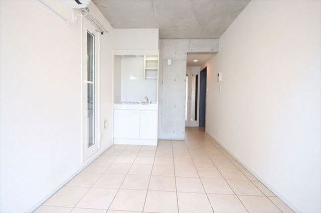 居室・リビング　■エアコン■24時間換気システム■２面採光■室内物干機