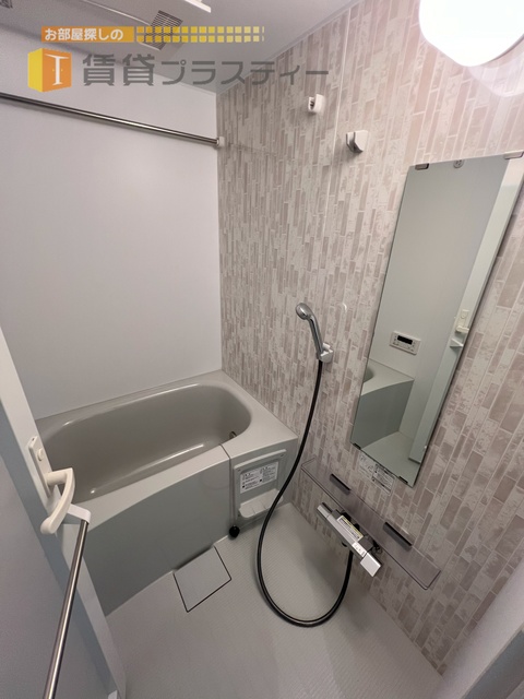 バス・シャワールーム　浴室乾燥機付き。