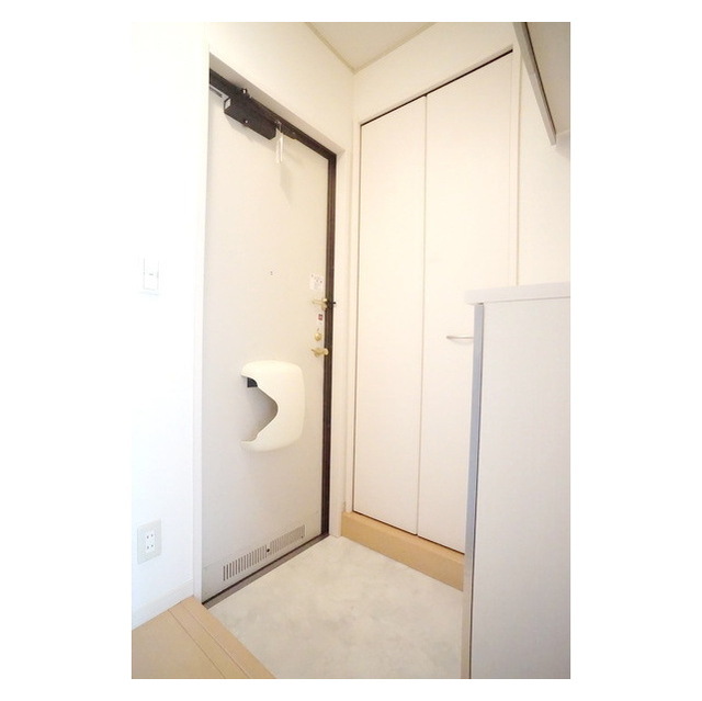 玄関　玄関がすっきりと片付く充実収納