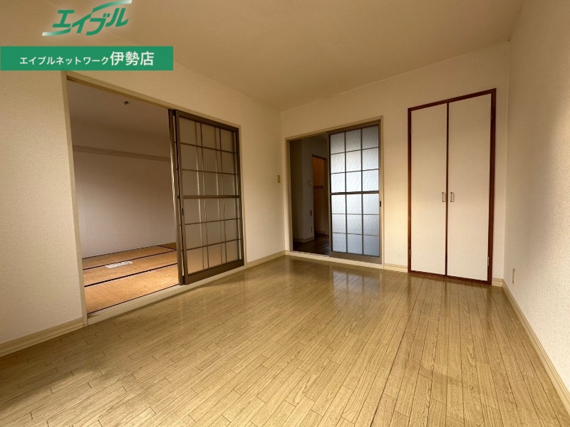 居室・リビング　同物件別室画像