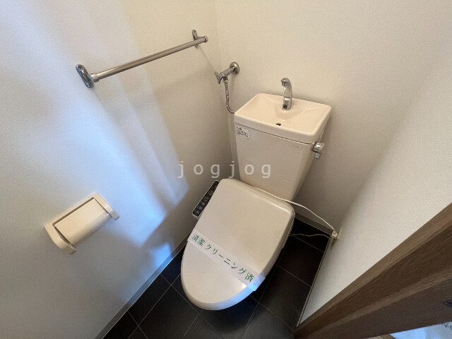 トイレ　温水洗浄便座付き