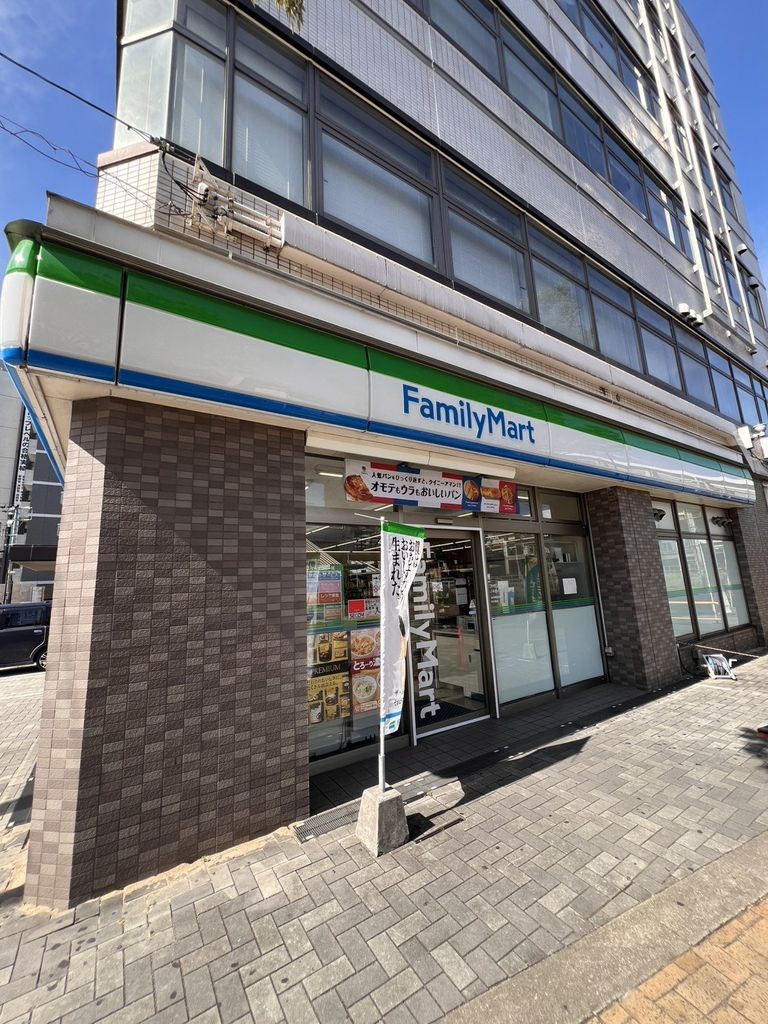 コンビニ　ファミリーマート JR西小倉駅前店（コンビニ）まで800m