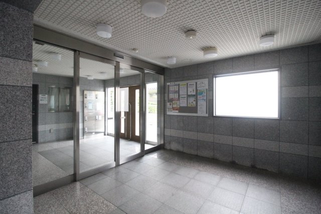 エントランス　ゆとりのあるエントランスです