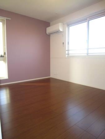 居室・リビング　アクセントクロスが可愛いですね♪