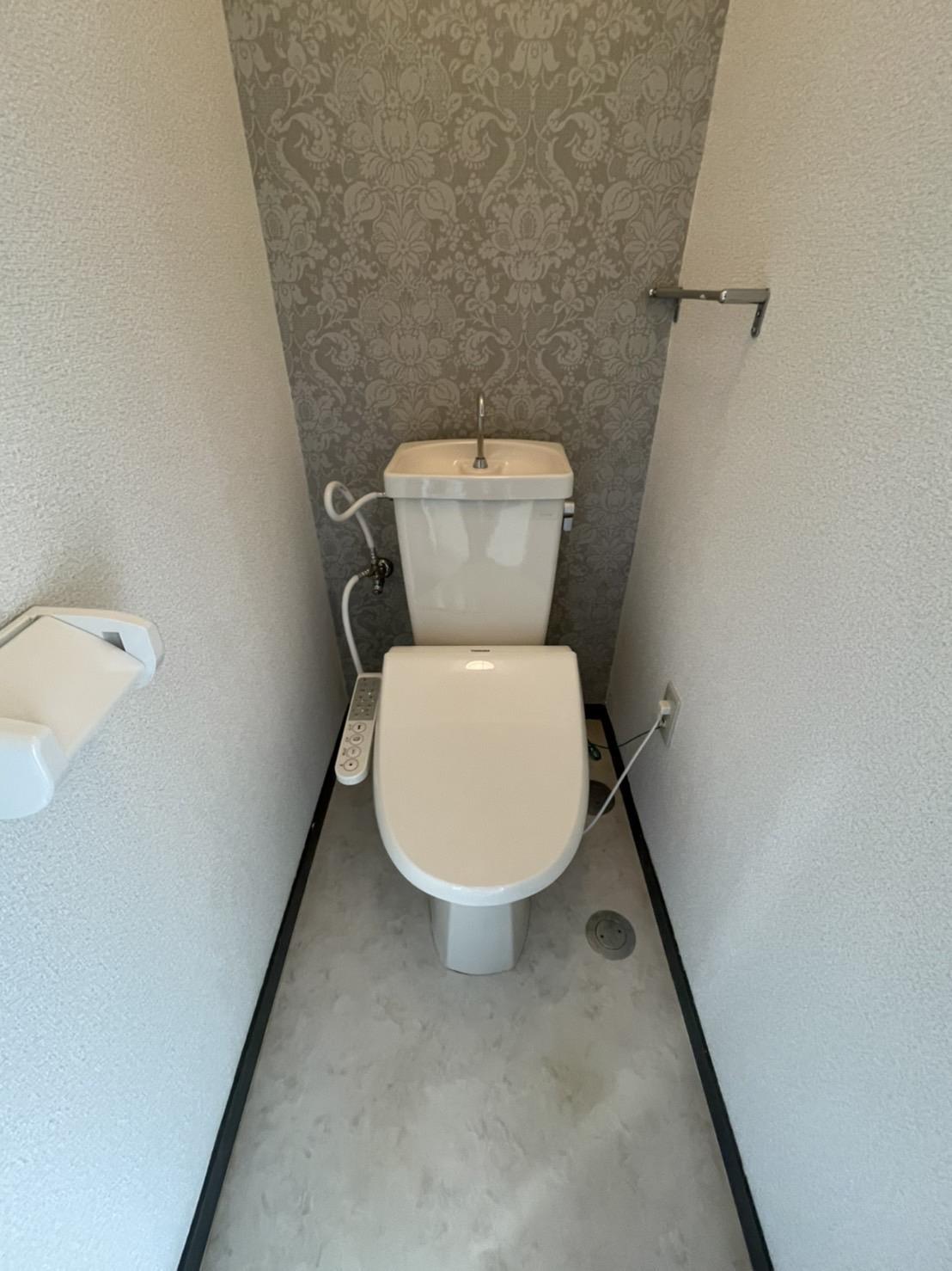 収納　ウォシュレット付トイレ※他居室の写真です。