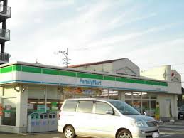 コンビニ　ファミリーマート下大利一丁目店（コンビニ）まで662m