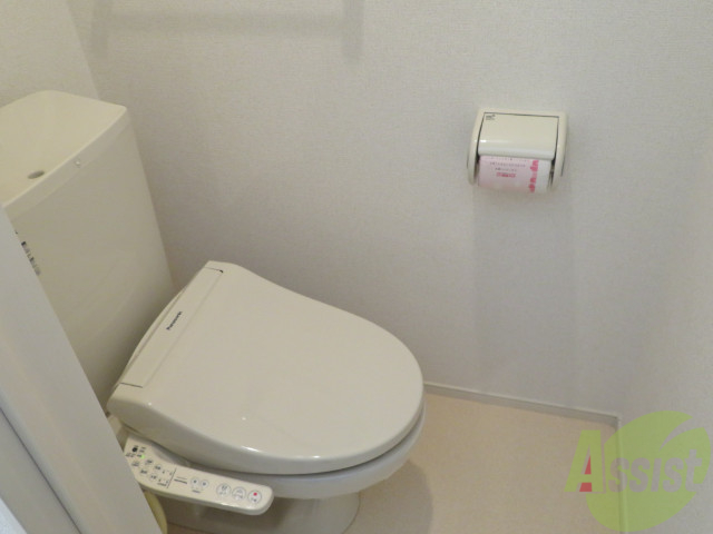 トイレ　トイレはこちらウォシュレット付きでうれしいですね