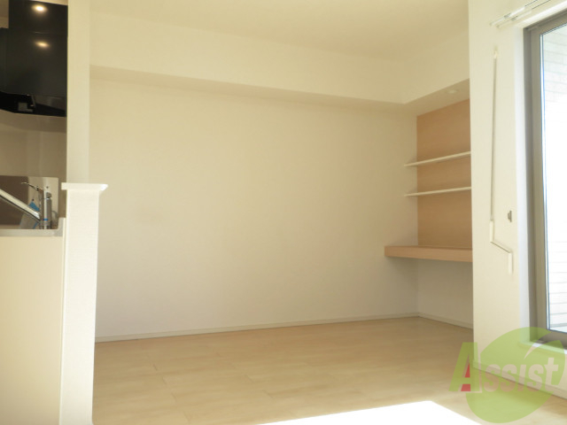 居室・リビング　こちらがリビングになります明るいお部屋ですね。