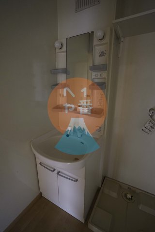洗面設備　独立洗面台付きです