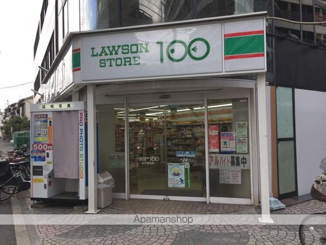 コンビニ　ローソンストア１００（コンビニ）まで216m