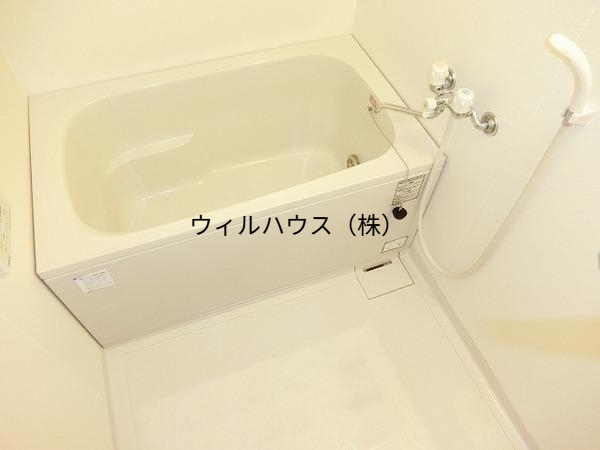 バス・シャワールーム　追い焚き機能付きバス！