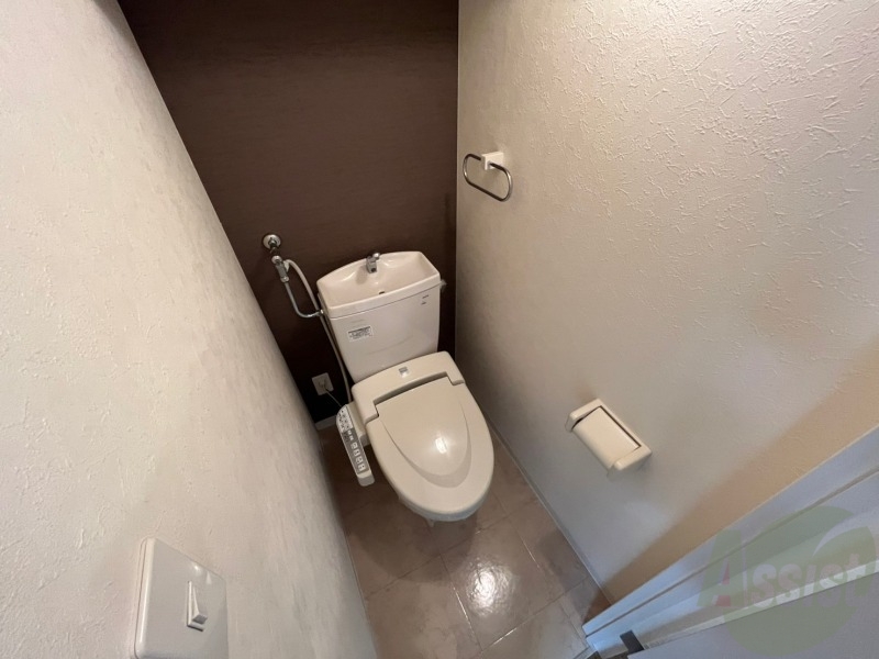 トイレ　ウォシュレット機能がついたトイレです。安心して使用できます。