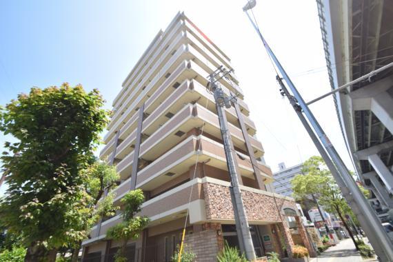 建物外観　落ち着いた色合いの綺麗なマンションです。