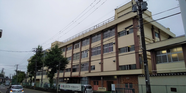 中学校　上杉山中学校（中学校）まで750m