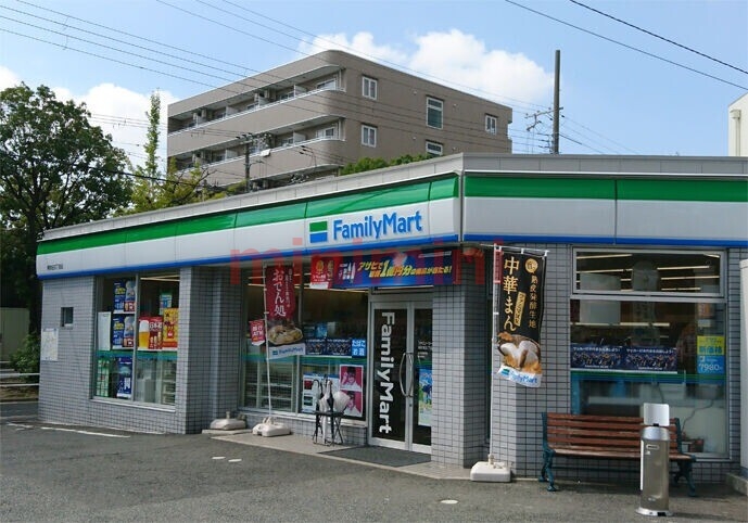 コンビニ　ファミリーマート南吹田五丁目店（コンビニ）まで436m