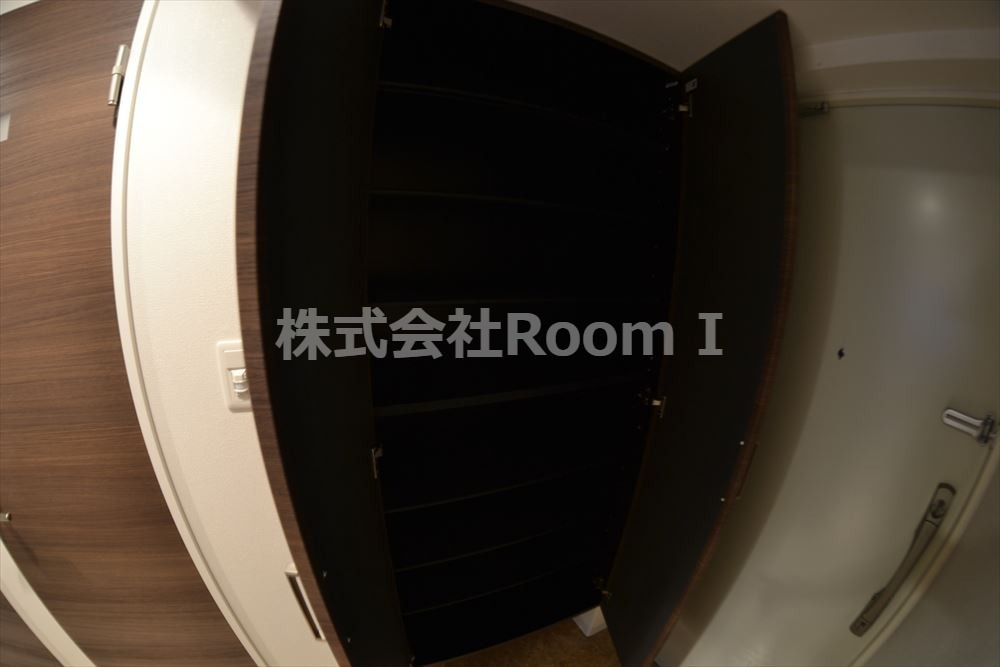 玄関　収納もある玄関です