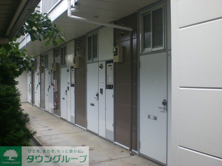 エントランス　設備・仕様は号室により異なる為、現況を優先致します。