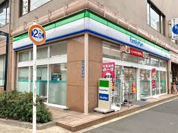 コンビニ　ファミリーマート鐘ヶ淵駅前店（コンビニ）まで85m