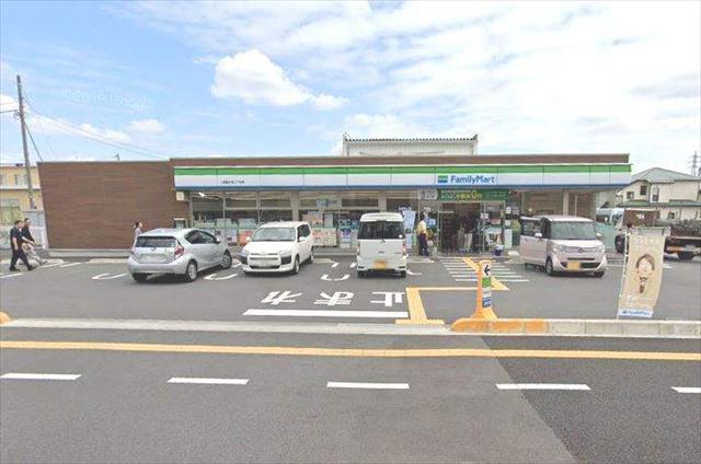 コンビニ　ファミリーマート（コンビニ）まで779m
