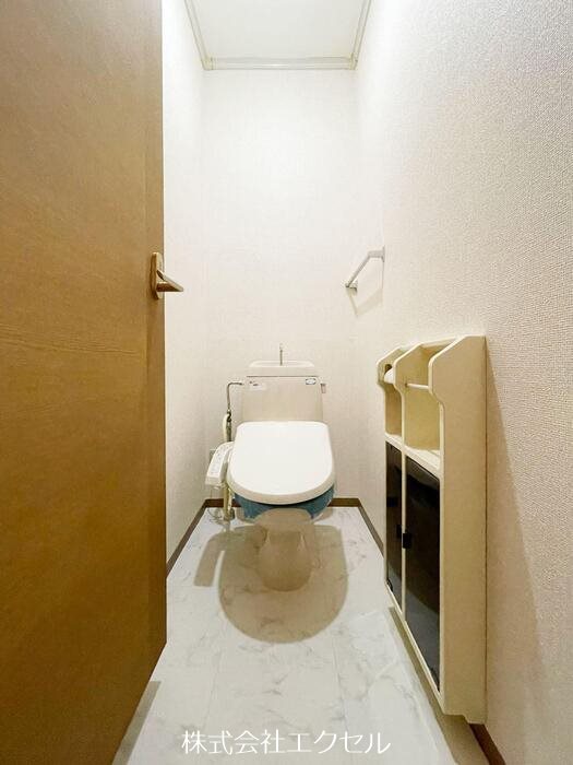 トイレ　同建物別室の写真です。