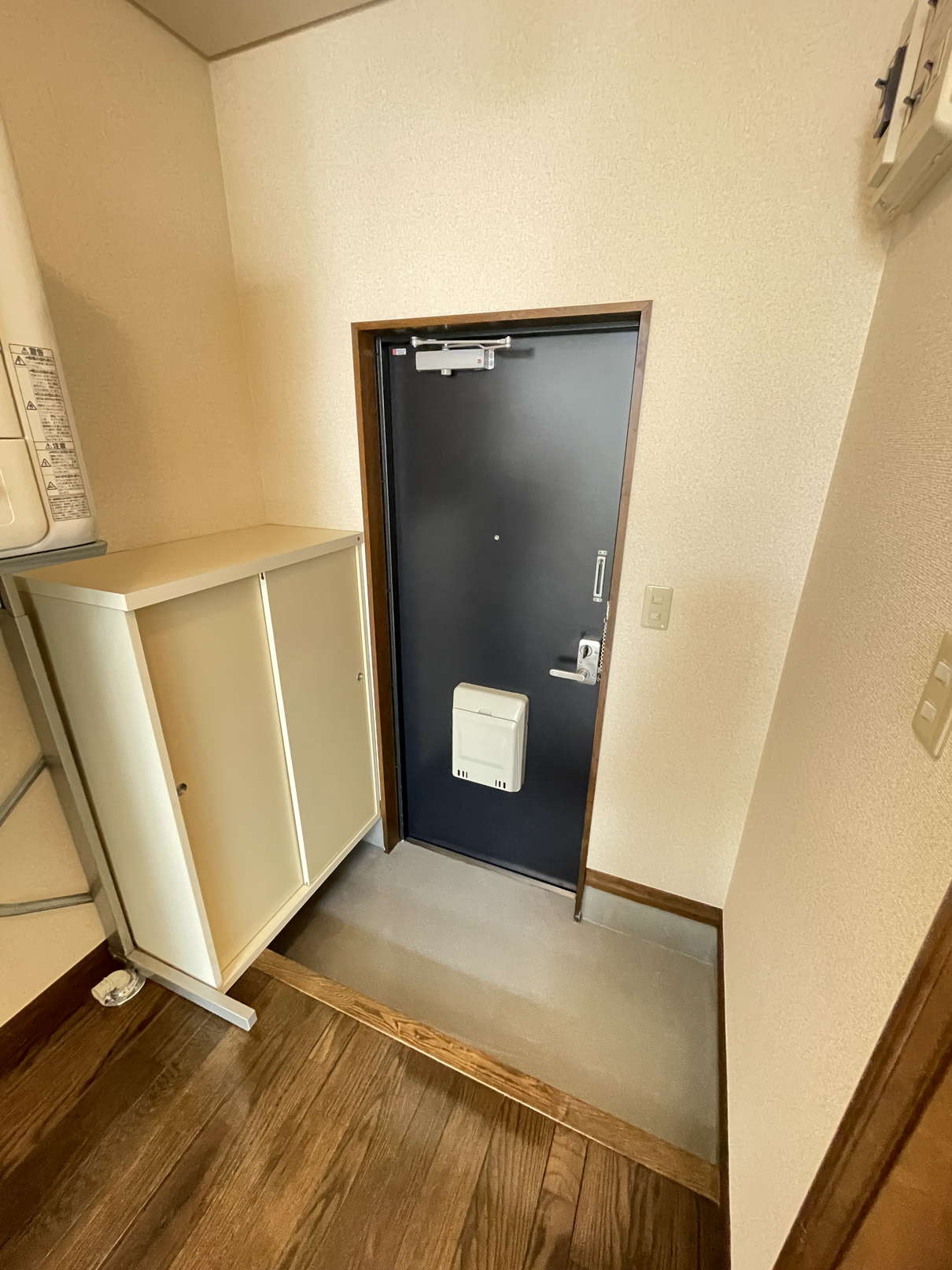 玄関　※同物件別号室の参考写真です。