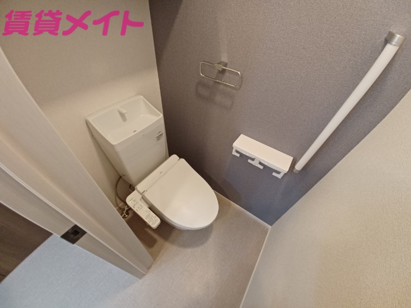 トイレ　同型参考写真です